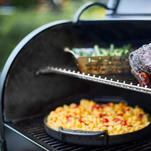 Give food a smoke flavour on the Weber SmokeFire EX4 GBS Wood Fired Pellet Grill