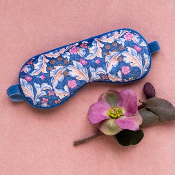 William-Morris-at-Home-Dried-Lavender-Sleep-Mask-lifestyle