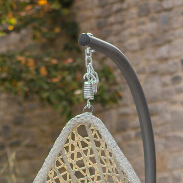 Bramblecrest Tetbury Cloud Single Cocoon Chair hanging chain detail