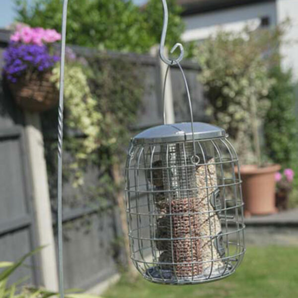 Henry Bell Sterling 3-in-1 Squirrel Proof Feeder in use