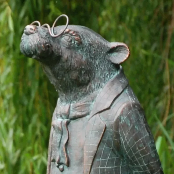 Home & Garden Badger Garden Statue detail