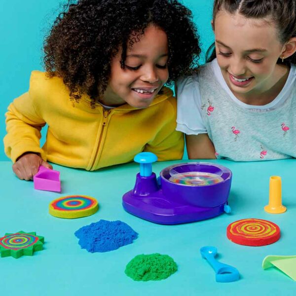 Kinetic Sand, Swirl N’ Surprise Playset with 907g of Play Sand, Sensory Toys, Ages 3+ girls playing