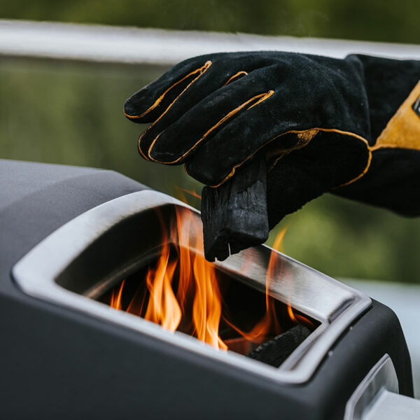 Ooni Karu 16 Multi-Fuel Pizza Oven charcoal