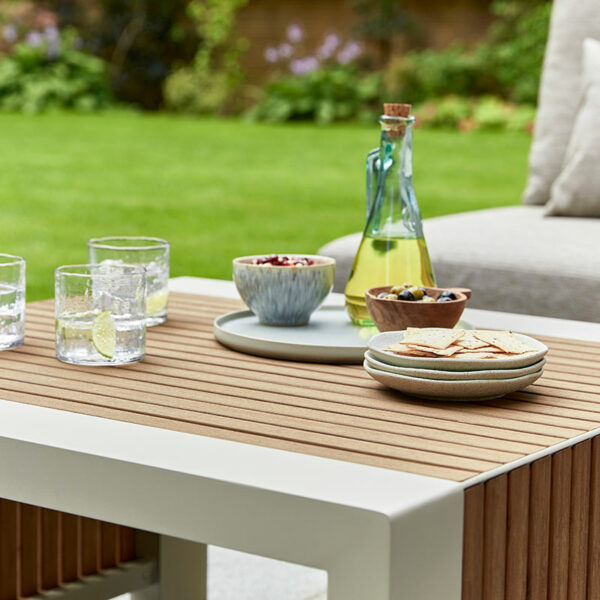 LIFE Outdoor Living Pullover Lounge Set Table detail