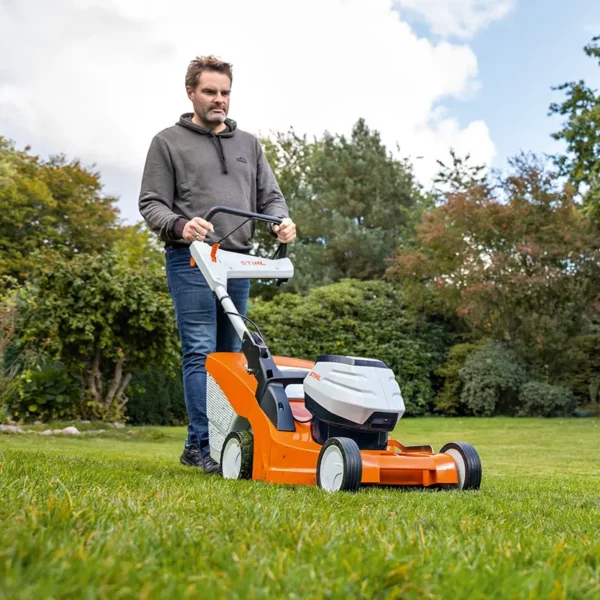 Stihl RMA 448 VC Cordless Self Propelled Lawn Mower mowing low angle