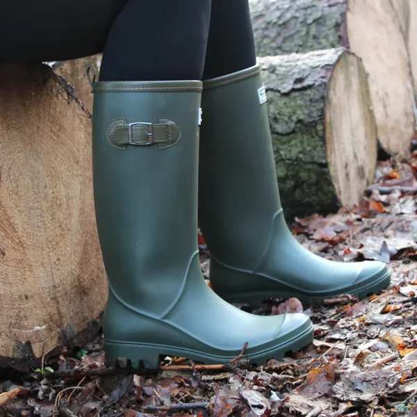 Town & Country Burford Wellington Boots green on leafy floor