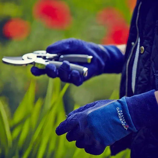 Town & Country Master Gardener Gloves navy holding secateurs