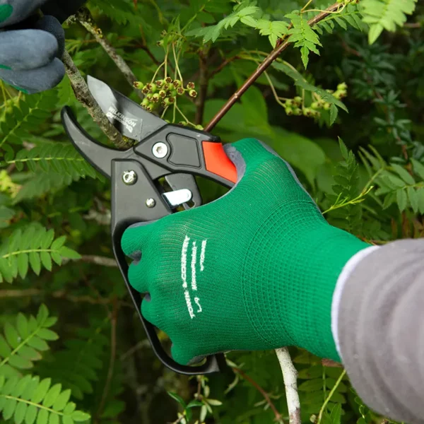 Town & Country Mastergrip Gloves green working secateurs