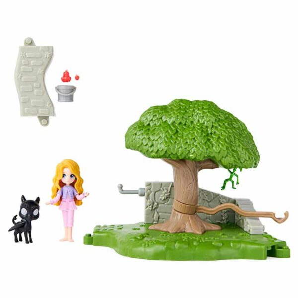 Wizarding World, Magical Minis Care of Magical Creatures Playset with Exclusive Luna Lovegood Figure, Ages 5+ contents