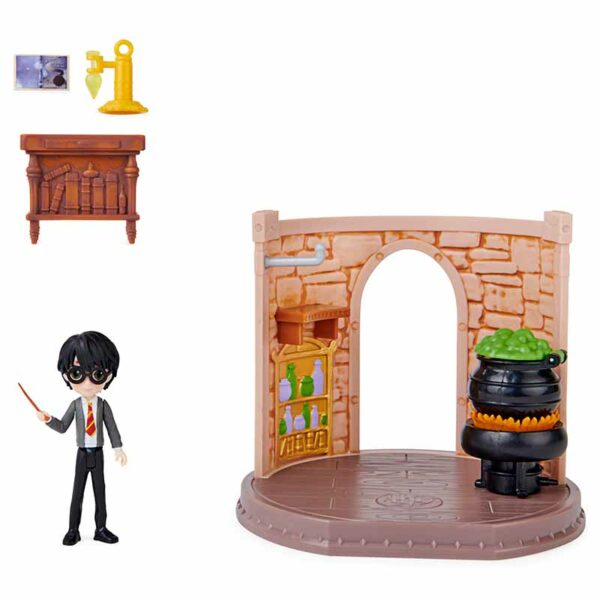 Wizarding World, Magical Minis Potions Classroom with Exclusive Harry Potter Figure and Accessories, Ages 5+ contents