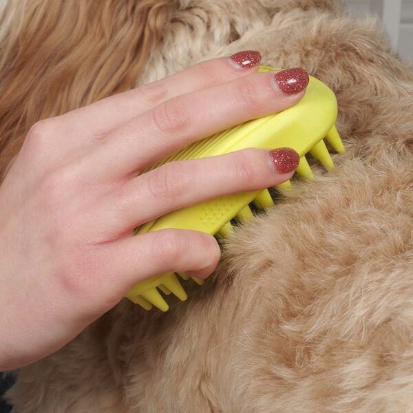 Zoon De-Tangler being used on dog side view